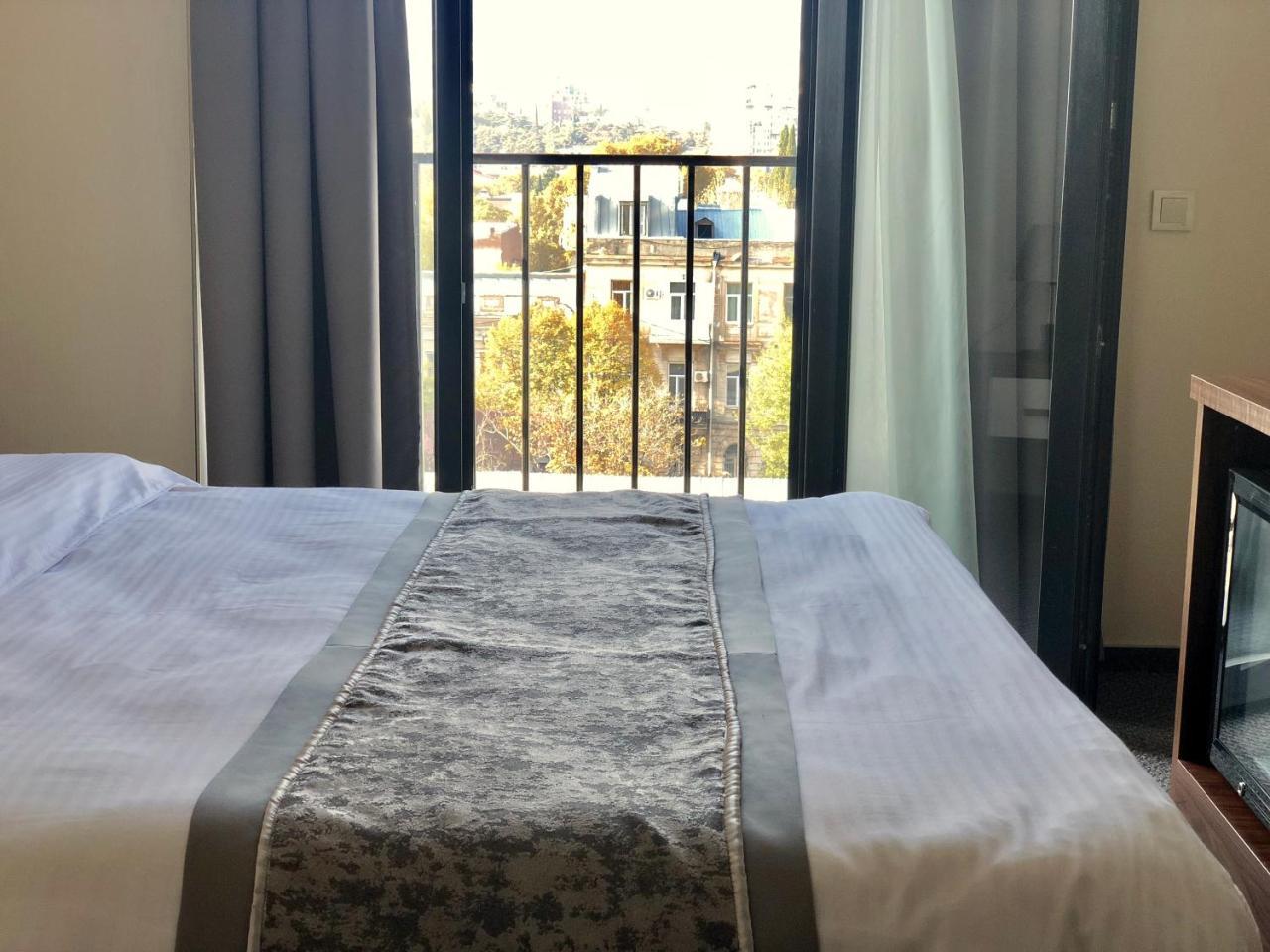 Tbili Hotel Tbilisi Eksteriør billede