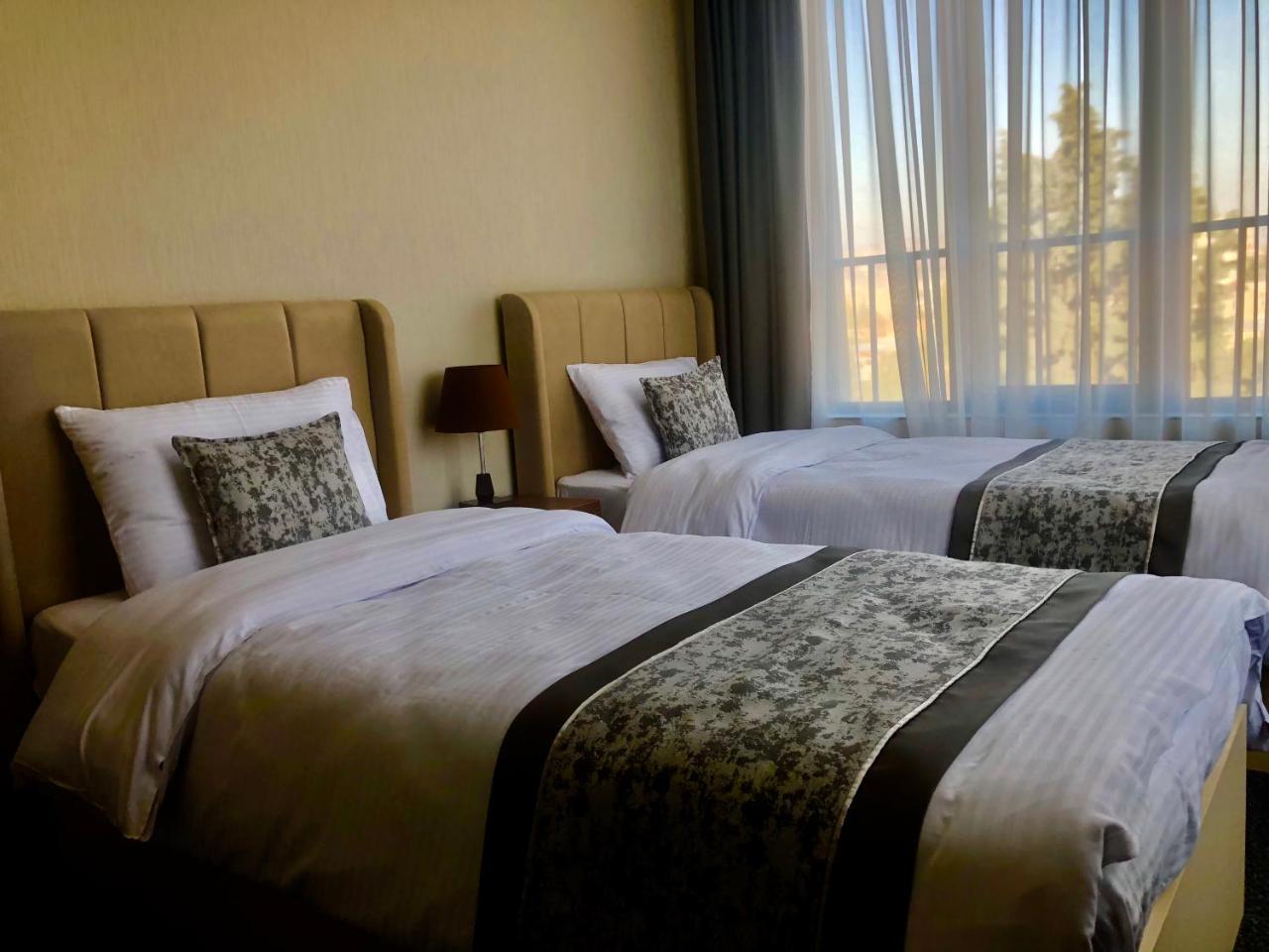 Tbili Hotel Tbilisi Eksteriør billede