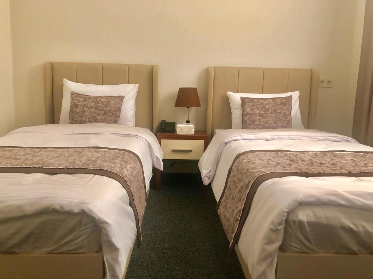 Tbili Hotel Tbilisi Eksteriør billede
