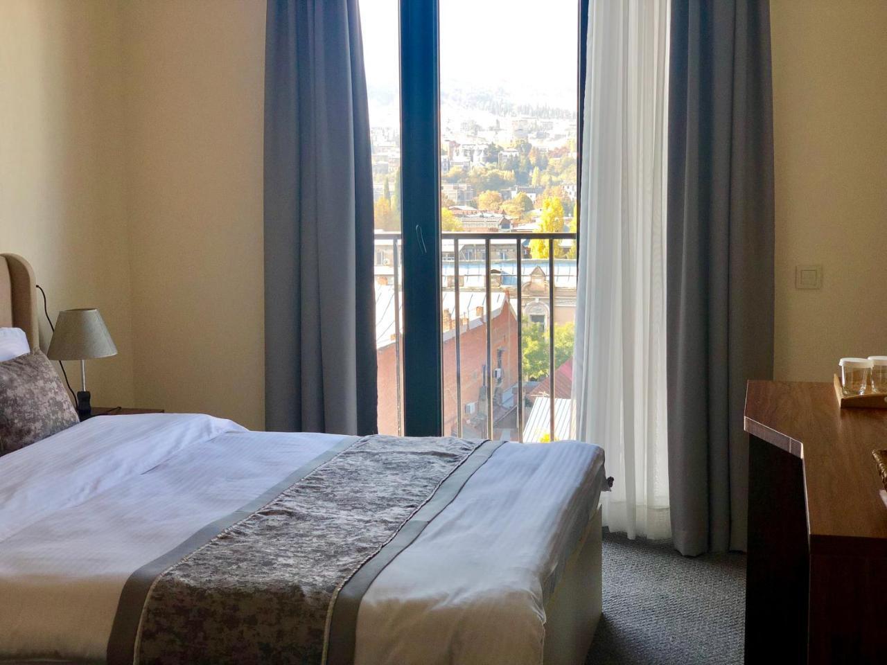 Tbili Hotel Tbilisi Eksteriør billede