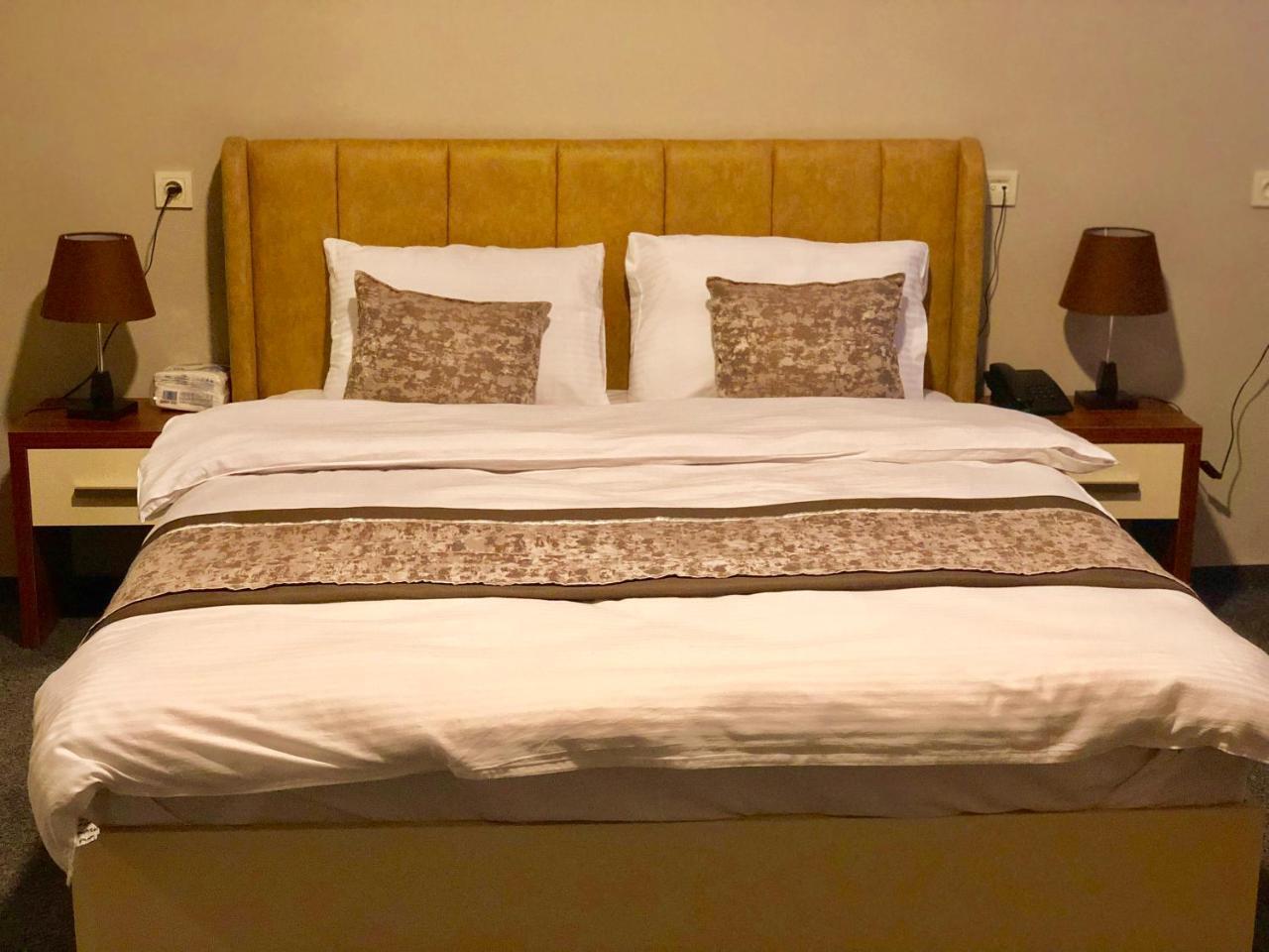 Tbili Hotel Tbilisi Eksteriør billede