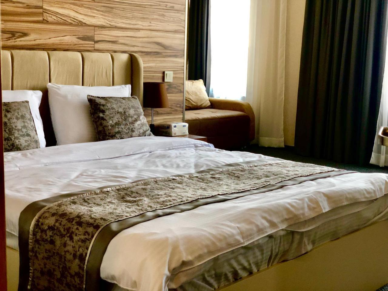 Tbili Hotel Tbilisi Eksteriør billede